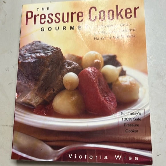 The pressure cooker gourmet cookbook - Picture 1 of 5